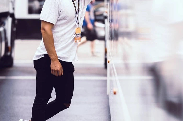 Philipp Knefz (Insta: philippknefz) hat 84.000 Follower auf Instagram. Der Ex-Mister Austria hat sich auf die Themen Fitness, Lifestyle und Reise spezialisiert.