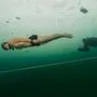 80 Meter im Eiswasser ohne Anzug ist neuer Weltrekord für Peter Colat