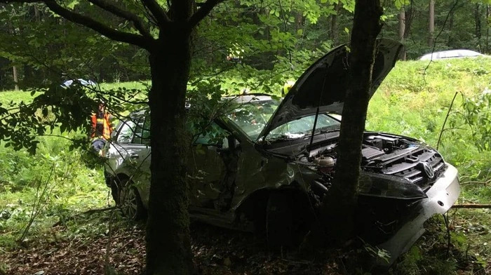 Am Montagabend kam ein Pkw-Lenker in Hart, Gemeinde Pischelsdorf, von der Straße ab und erlitt Verletzungen unbestimmten Grades. Am Fahrzeug entstand ein Totalschaden.