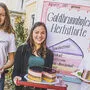 Von links: Valentina Bergmann, Lena Supan und Sarah Malej präsentieren die gesunde Torte