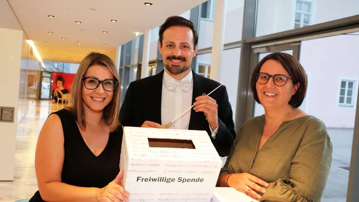 Am Foto von Links: Anja Rogl (cma-Marketing), Gerald Mair (Dirigent) und Marion Rothschopf-Herzog (cma-Geschäftsführung).