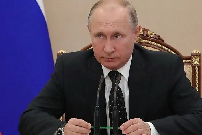 "Ich möchte nicht einmal daran denken. Diese Vorstellung jagt uns Angst ein. Wir haben kein Interesse daran, Nordkorea ist Nachbarland von uns, das Militärgelände, das Nordkorea gerade zerstört, ist nur 190 km von der  russischen Grenze entfernt. Ich setze große Hoffnungen in das Treffen von Donald Trump und Kim Jong-Un. Man ist schon zu weit gegangen."