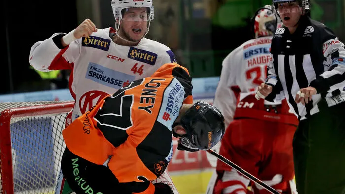 Adam Comrie war klarer Punktsieger gegen Ty Loney