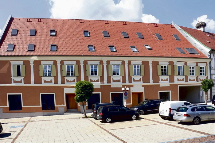 ...mit dem Umbau des Gaulhoferhauses befasst.