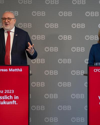 ÖBB-CEO Andreas Matthä und CFO Manuela Waldner bei der Präsentation der Jahreszahlen 
