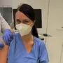 Als eine der ersten erhielt die diplomierte Krankenpflegerin Daniela die Impfung in Schladming. Für andere heißt es weiter warten. 