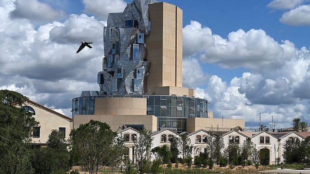 Der Turm, entworfen von Frank Gehry