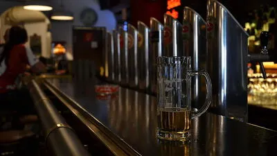 Besucherschwund: Potenzielle Gäste weichen oft auf Lokale in größeren Städten aus