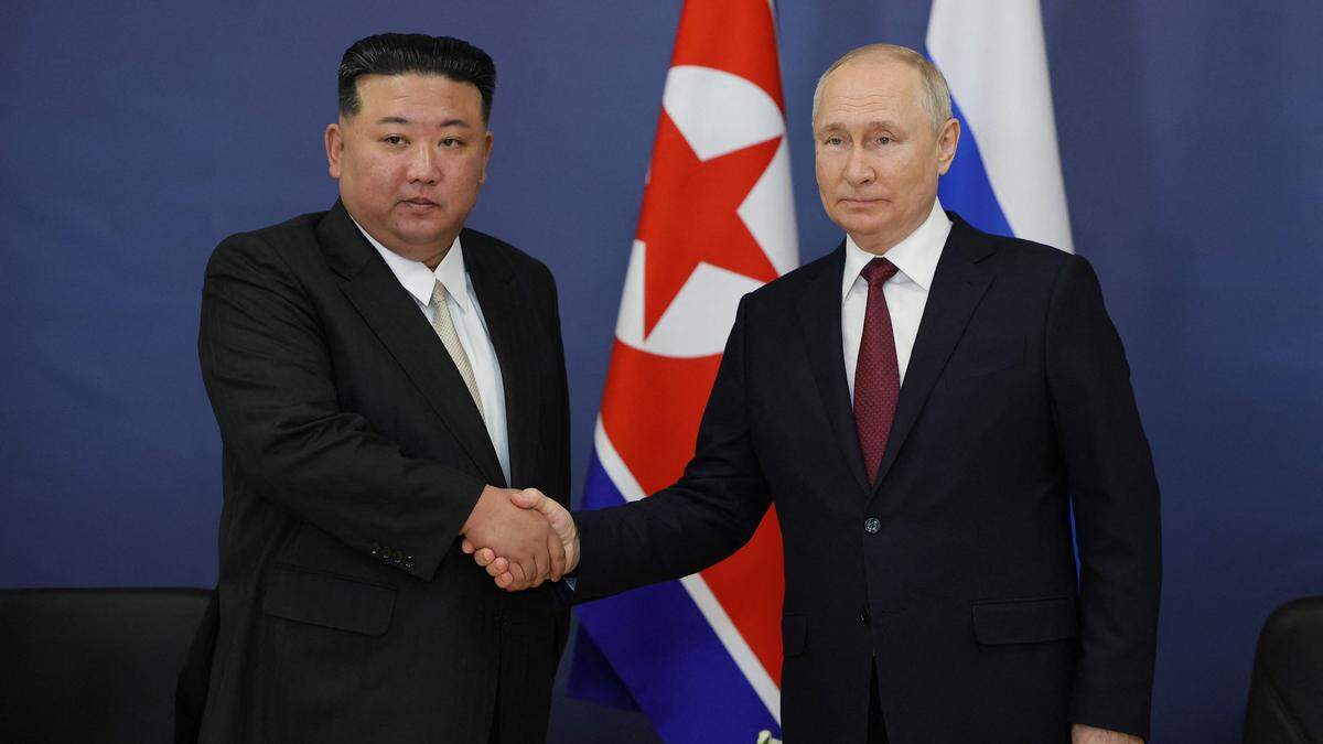 Nordkoreas Staatschef Kim Jong-un und der russische Kriegsherr Wladimir Putin ganz auf einer Linie