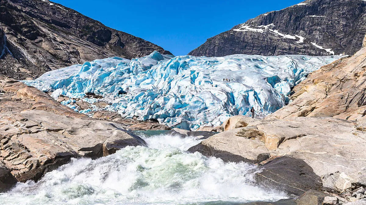 Mit dem verlorenen Eis-Volumen hätte die Fläche der Schweiz alljährlich sechs Meter unter Wasser gesetzt werden können
