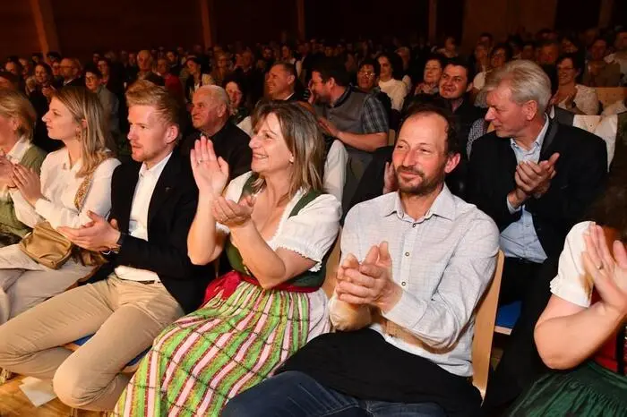 Die Bevölkerung in der Gemeinde St. Georgen am Kreischberg wählte daraus ihre Wünsche. Durch das Konzertprogramm führte Christoph Schnedl.
