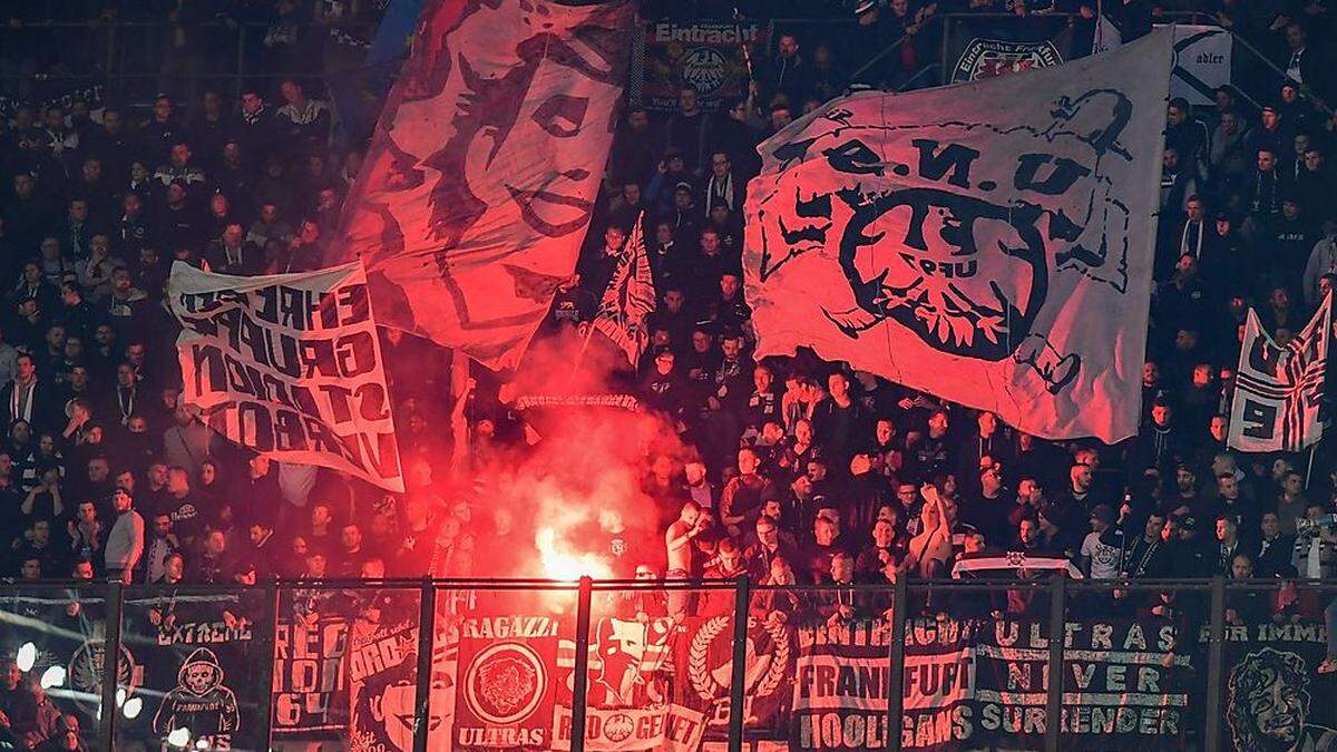 Die Fans von Eintracht Frankfurt beim Spiel gegen Inter Mailand am 14. März