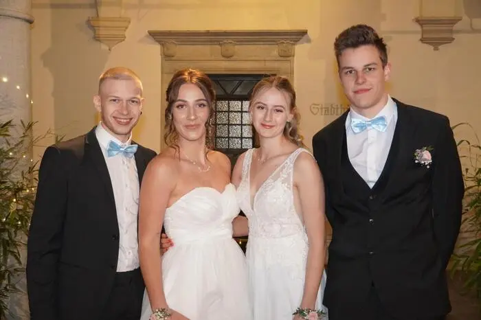 Gefeiert wurde unter dem Motto „HLWAII – Wir surfen die letzte Welle“ im Schloss Porcia