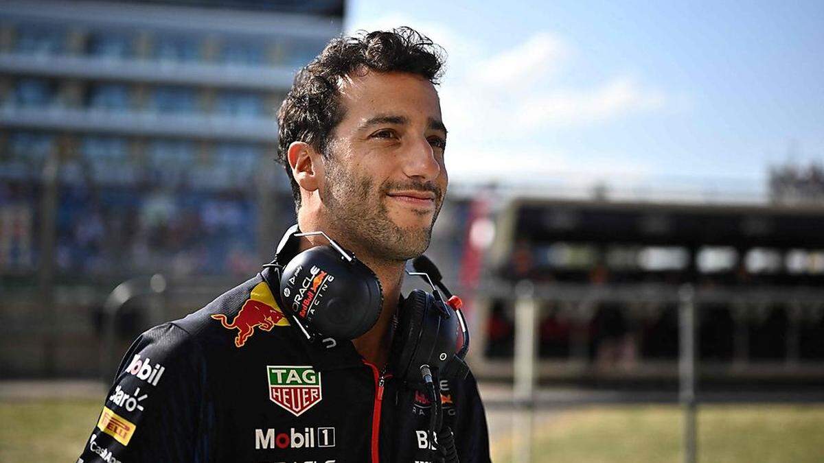 Daniel Ricciardo nimmt wieder Platz in einem Formel-1-Auto