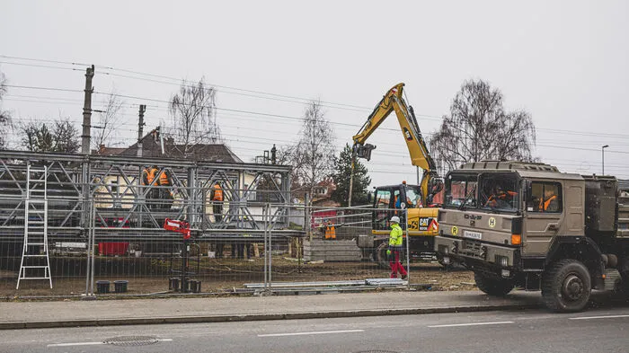 Für einige Wochen wird es auf Höhe des Marianums drei Brücken über die Völkermarkterstraße geben – eine für die Bahn und zwei für den Autoverkehr.