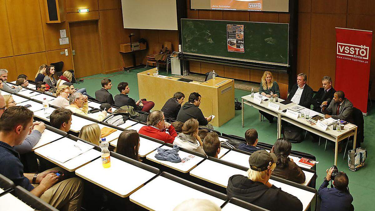 Die Diskussion über den IS zog viele Zuhörer an die Uni