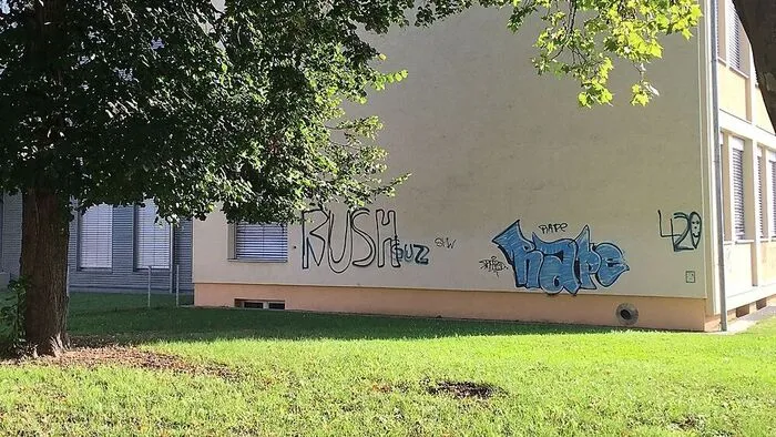 Erneut wurde das BG/BRG Lerchenfeld mit Farbe besprüht