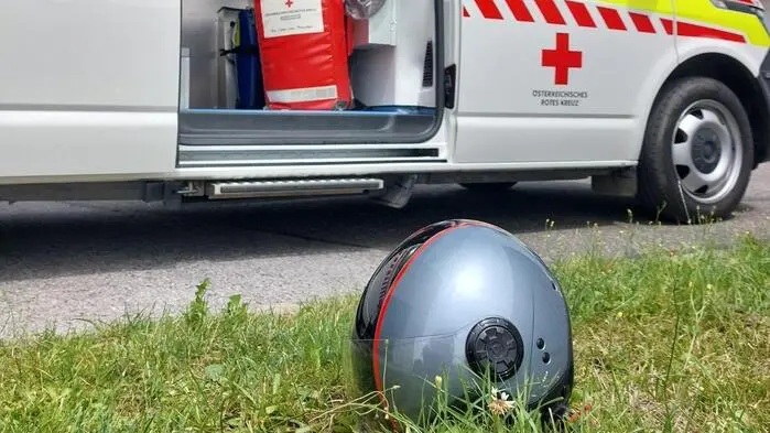 Der Motorradfahrer wurde unbestimmten Grades verletzt (Symbolbild)