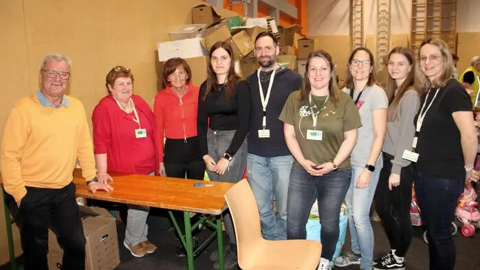 Vergangenen Freitagabend und Samstagvormittag fand in der Mooskirchner Veranstaltungshalle ein Kinderflohmarkt statt, organisiert von Eltern und Betreuerinnen des Kindergartens.