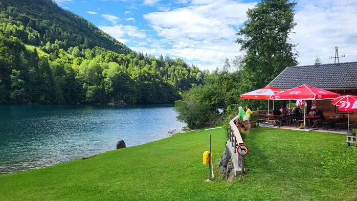 Den freien Seezugang am Freibacher Stausee nutzen Einheimische und Touristen