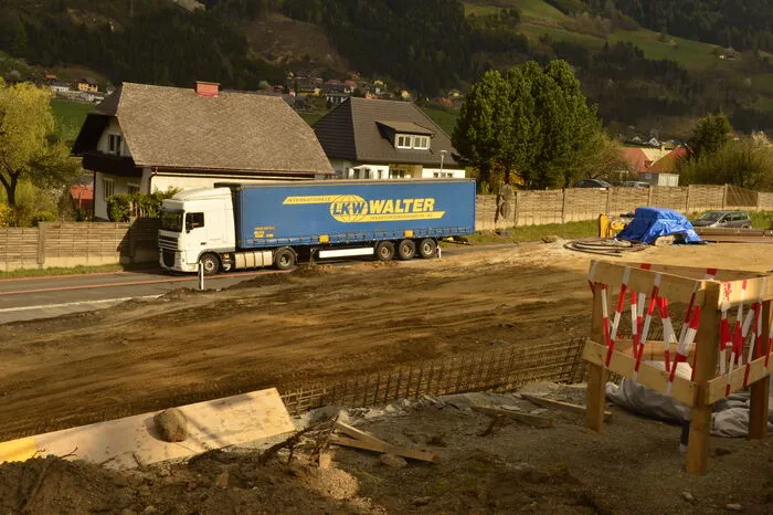 Im aktuellen Projekt werden bis 2020 sechs Kilometer der Straße neu gebaut beziehungsweise die bestehenden Fahrbahnen ausgebaut – inklusive einer fast einen Kilometer langen Unterflurtrasse.