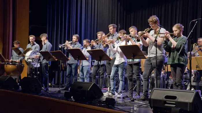 Dem nasskalten Wetter wirkte die „jazz’s cool bigband“ der Musikschule Knittelfeld unter der Leitung von Martin Pösner im Kulturhaus mit heißen Rhythmen entgegen.