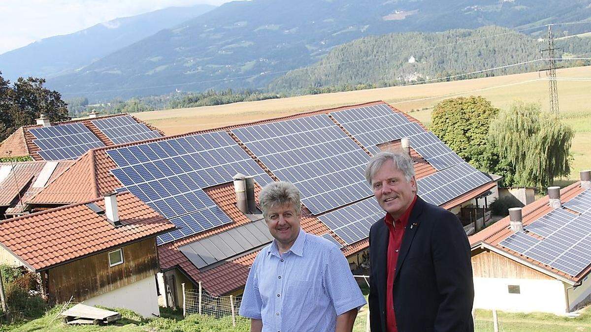 Gutsherr Hanno Glawischnig (links) mit Bürgermeister Gerhard Visotschnig, der das Projekt unterstützt.