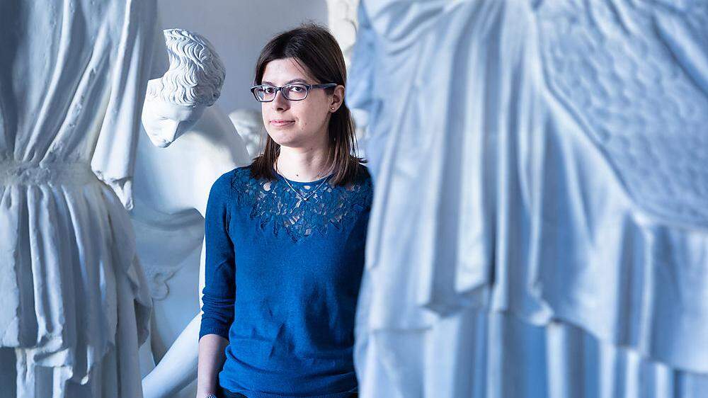 Chiara Zuanni (hier in der Grazer Gipsabdrucksammlung) forscht zur Digitalisierung für Museen. Eine Frage: Wie bringe ich Exponate in die App?