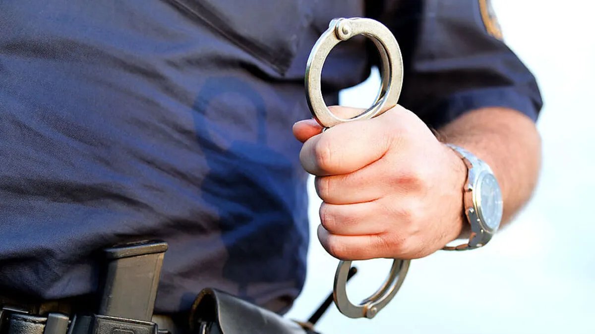 Für den mutmaßlichen Autoeinbrecher, der in Osttirol geschnappt wurde, klickten die Handschellen (Symbolfoto)