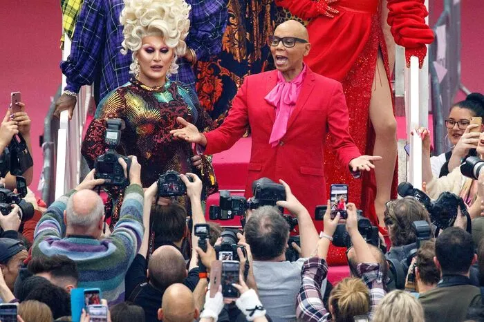 Seit 2008 produziert und moderiert RuPaul die Reality TV-Show RuPaul’s Drag Race, für die er im September 2016 mit dem Emmy ausgezeichnet wurde.
