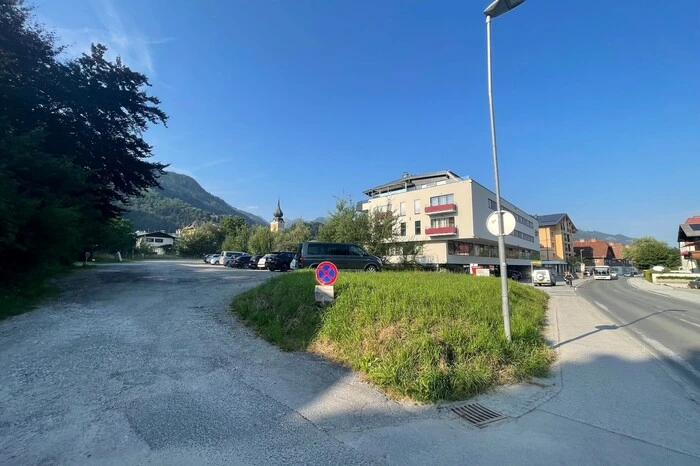 Hier in der Erzherzog-Johann-Straße ist noch ein Parkplatz, bald sollen vier Wohnhäuser stehen...