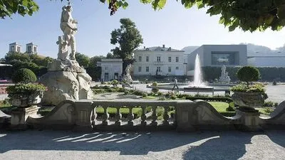 Mozarteum, vom Mirabellgarten aus gesehen