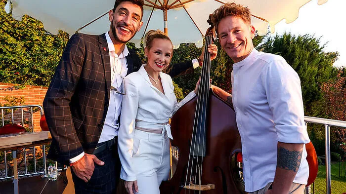 Kamen aus Wien zu Hannes Kartnig nach Graz: "Dancing Stars"-Siegerin Missy May mit Profitänzer Dimitar Stefanin und Moderator Andi Knoll