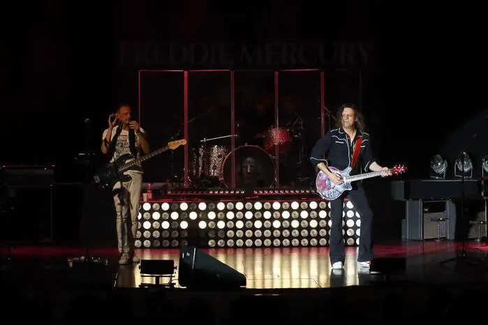 Die Musiker schlüpften in die Rollen der Originalband Queen und präsentierten die größten Hits der Band