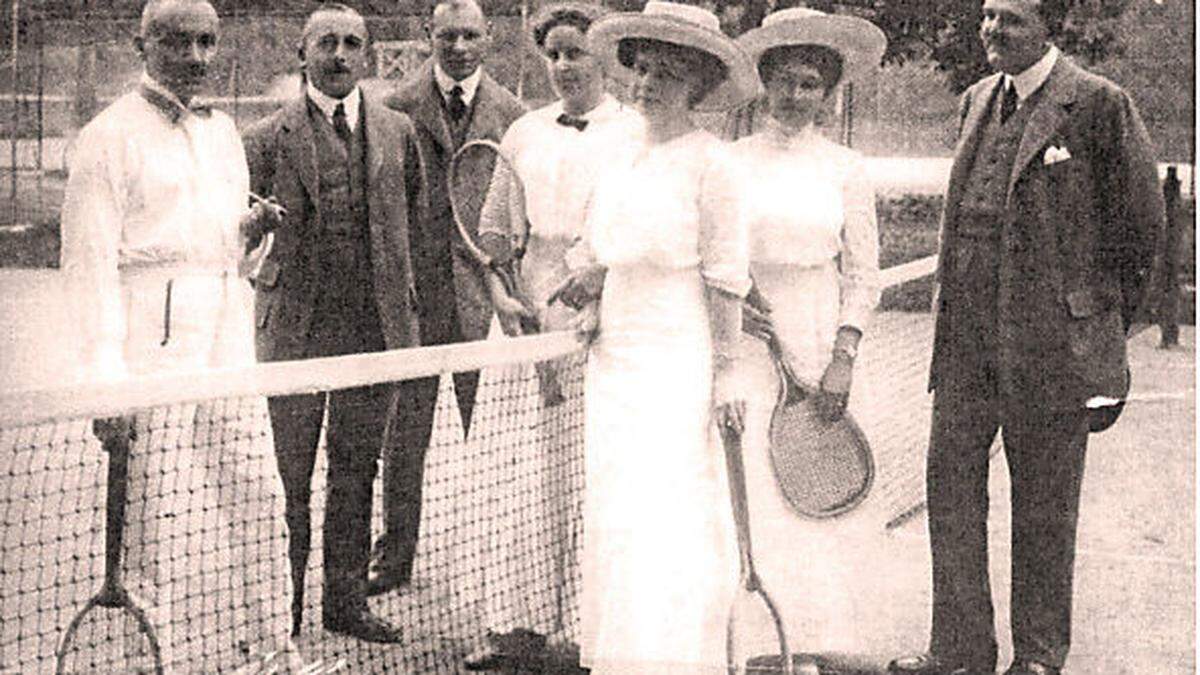 Tennisspieler auf dem Platz des Werzer um 1910