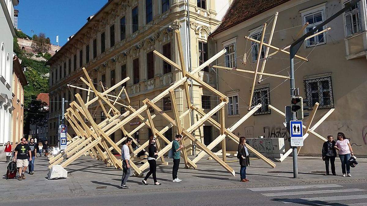 &quot;steirischer herbst&quot;: Kohlbacher errichtete diese Holzinstallation 