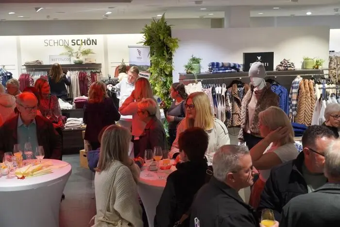 Ein besonderes Highlight war die Modepräsentation um 10 Uhr, bei der die neuesten Herbst- und Wintertrends vorgestellt wurden