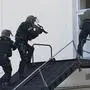 Das Einsatzkommando Cobra öffnete die Wohnungstüre und nahm den mutmaßlichen Täter fst (Sujetbild)