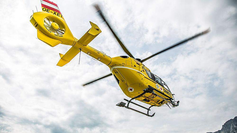 Nach notärztlicher Erstversorgung wurde der Verunfallte mit dem Rettungshubschrauber C11 in das Klinikum Klagenfurt geflogen