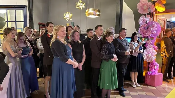 Unter dem Motto „Farbenfroh, Bunt und Fröhlich“ lud zum zwölften Mal die Betriebsfeuerwehr des Rogner Bad Blumau zu ihrem traditionellen Ball ins Rogner Bad. 