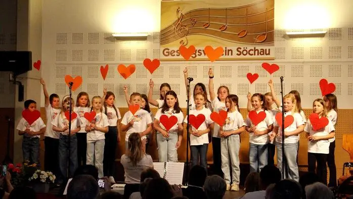 Es war wieder „Zeit für Musik“. In der blühendsten Jahreszeit des Jahres lud der Gesangsverein Söchau zu seinem gesanglichen Abend in den vollen Kultursaal der Gemeinde. 