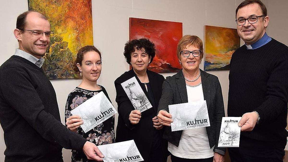 Johannes Roßmann, Kathrin Ully, Renate Nika, Ingrid Ully und Stadtpfarrer Anton Neger