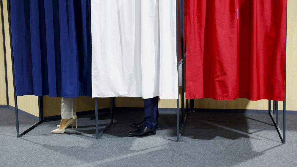 Französin wählt mit Wäscheklammer auf Nase