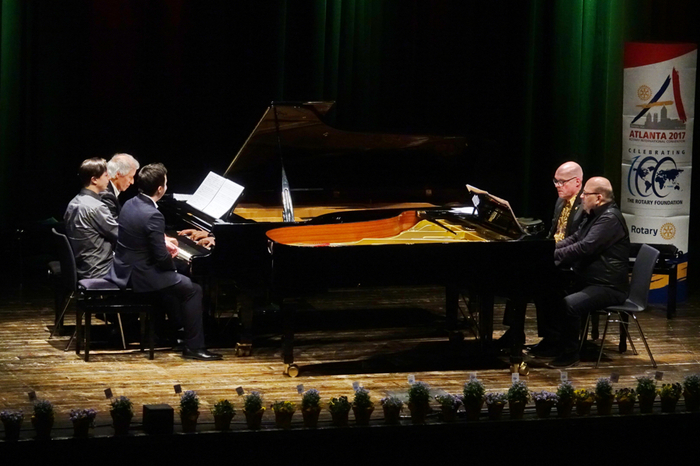 Ein buntes Programm von Klassik über Tango bis zum Jazz, von Mozart über Scott Joplin bis zu Piazzolla und Ravel begeisterte die Konzertbesucher.