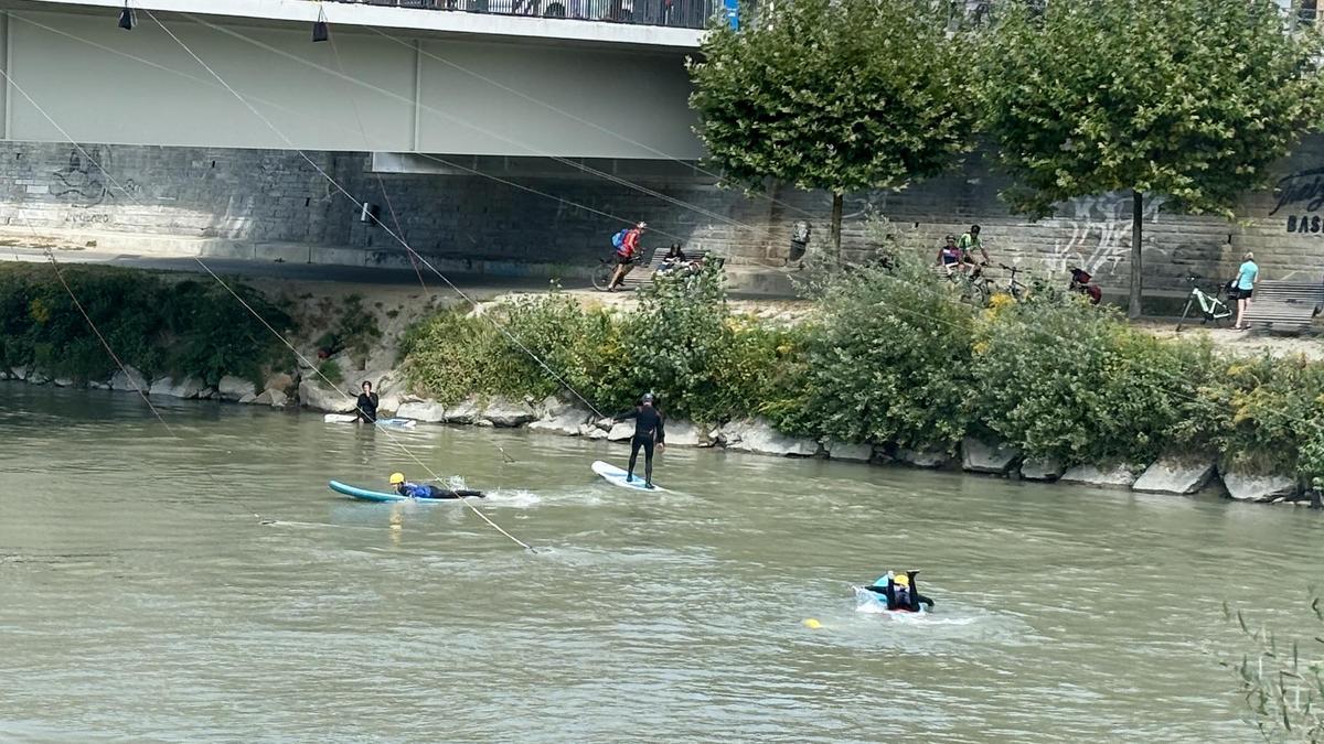 Bis Freitag, dem 6. September kann auf der Drau gesurft werden, unter Beobachtung neugieriger Schaulustiger