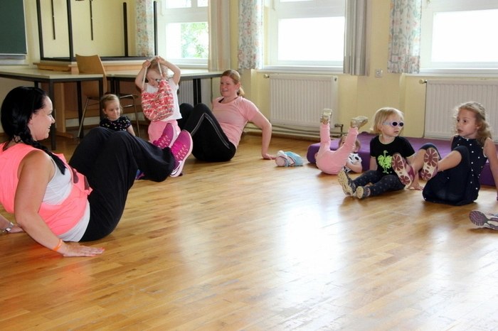 Fitness mit Jasmine Posseker: Fit mit Baby-Kind