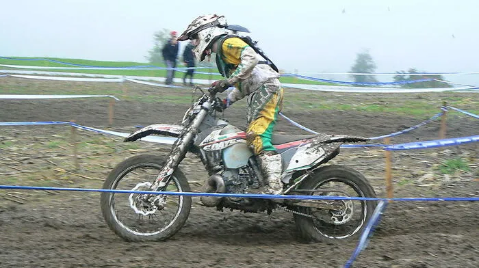 Über Stock und Stein. Die Fahrer des Schilcher-Enduro-Rennens zeigen, was sie drauf haben