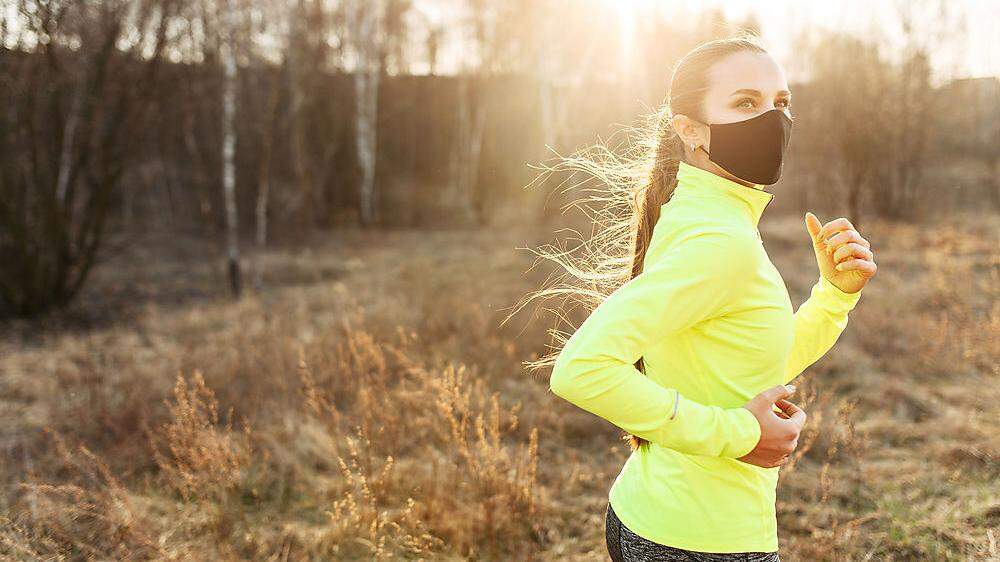 Die Maske bedeutet kein Risiko für gesunde Sportlerinnen