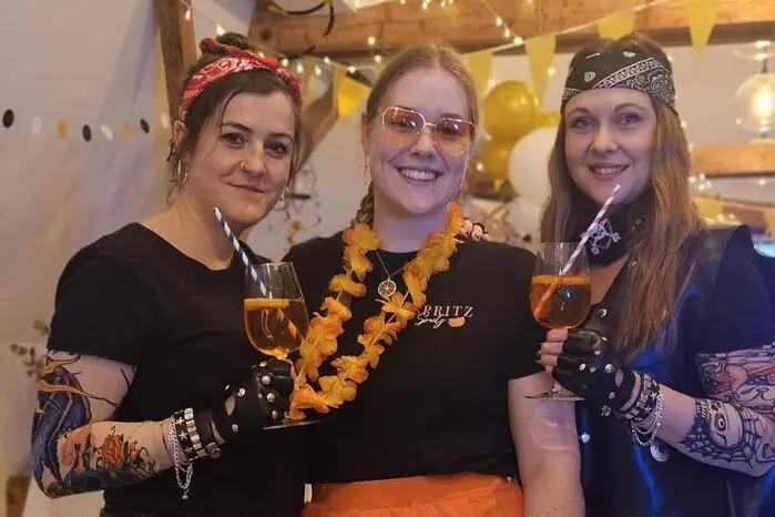 Ein besonderer Höhepunkt war die Maskenprämierung, bei der die einfallsreichsten Verkleidungen ausgezeichnet wurden und sich über einen vom Obstweingut Haas gesponserten Preis freuen durften 