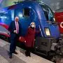 ÖBB nimmt Nightjet-Verbindung von Wien nach Amsterdam auf: ÖBB-Cgef Andreas Matthä und  Klimaschutzministerin Leonore Gewessler 